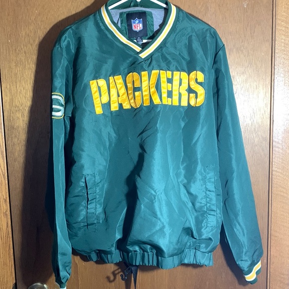 Sweaters - Packer water resistant v neck size M